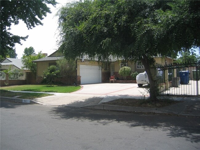 Building Photo - 7657 Teesdale Ave