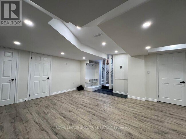Building Photo - 60 Lofthouse Dr