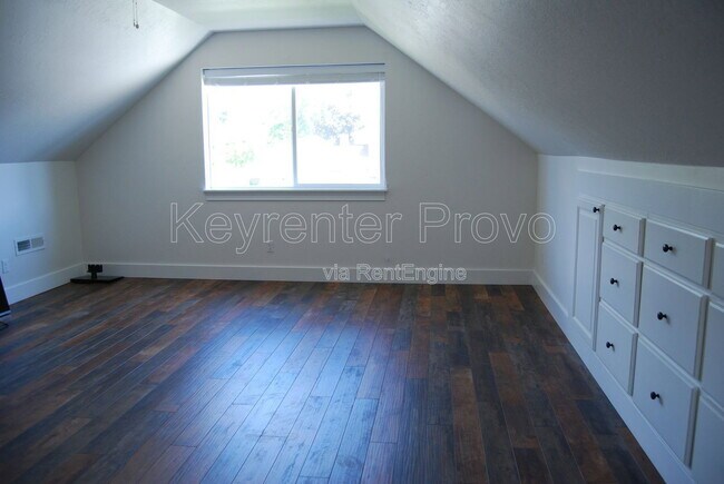 Building Photo - 713 W 500 S
