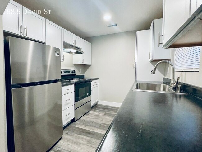 Foto del edificio - 2-Bedroom Duplex Where Everything is new!