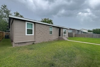 Building Photo - 3 Becca Ct