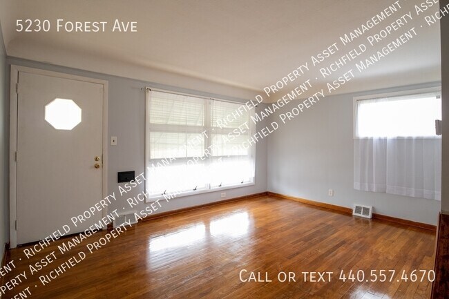 Foto del edificio - 5230 Forest Ave