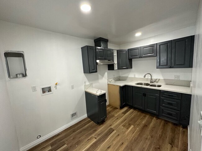 Kitchen/ Dining Room - 1717 W 64th St