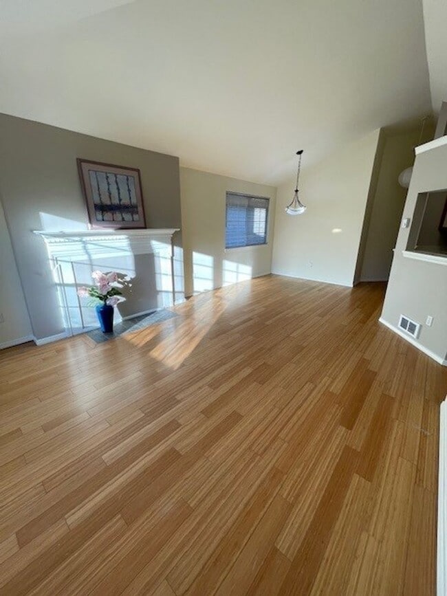 Building Photo - Sandpoint Home