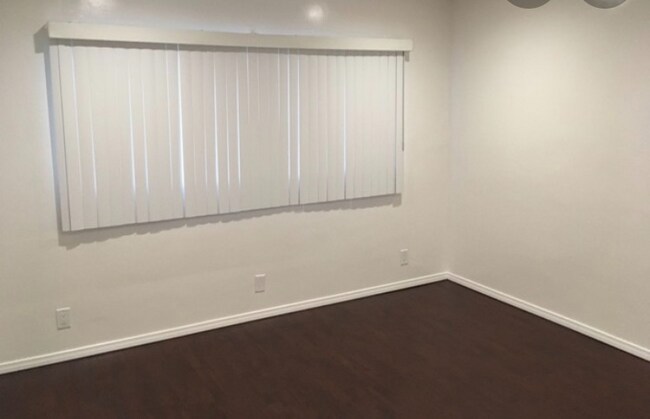 Foto del edificio - 5711 Carlton Way