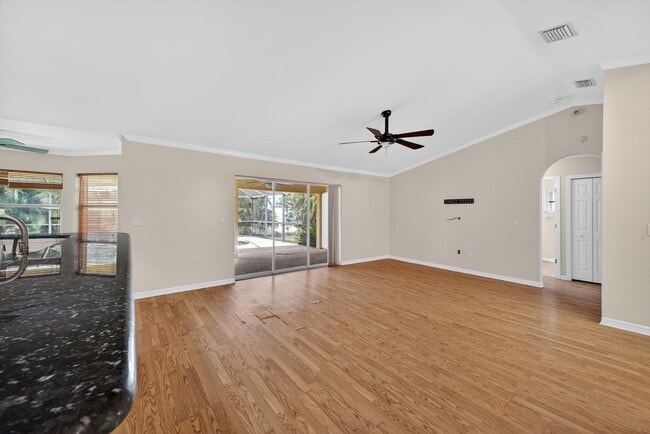 Foto del edificio - Charming 3-Bedroom Home with Private Pool in Buckingham Air Park