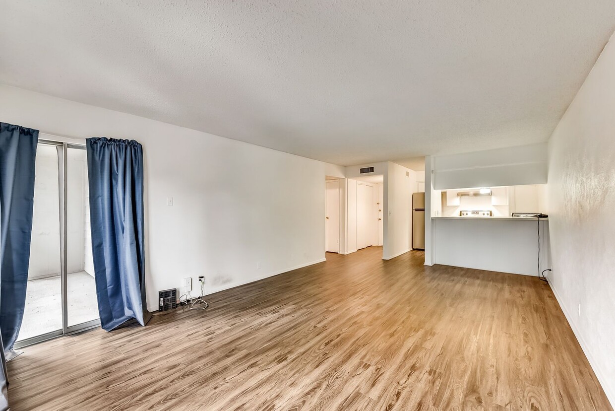 Primary Photo - Updated Oak Lawn Condominium - Must See!!!