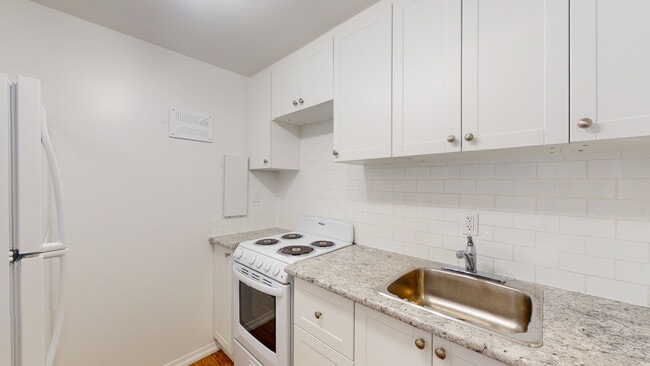 Building Photo - 285 Loretta – The Dowsview