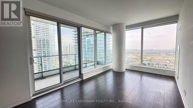 Photo du bâtiment - 950-3950 Portage Pkwy