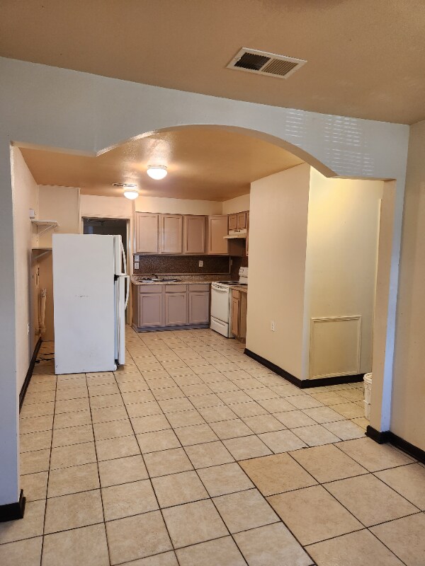 Foto del edificio - 4920 Rhodes Dr