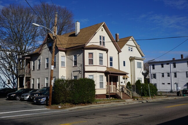 Building Photo - 237 Belmont St