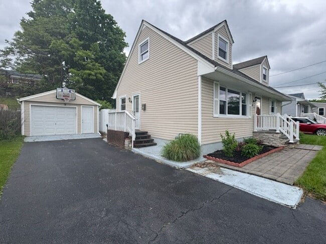 Building Photo - Sunny, Modern Mid-Century Cape 4 BR Spacio...