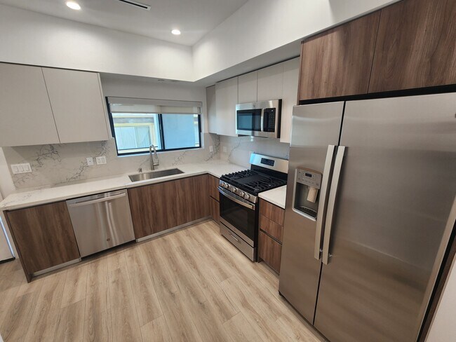 Foto del edificio - 6061 Fulton Ave