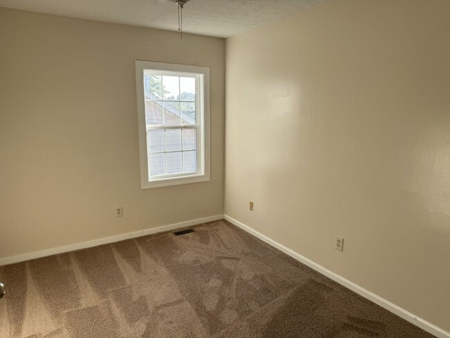 Building Photo - 106 S Forest Dr