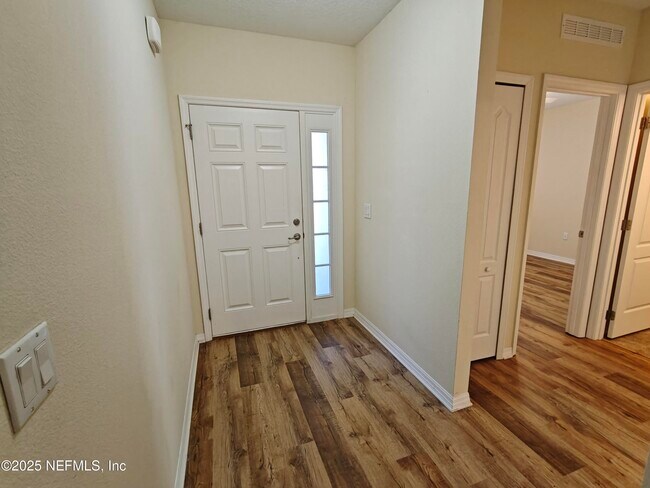 Foto del edificio - 223 Osprey Marsh Ln