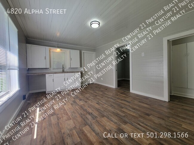 Building Photo - 4820 Alpha St