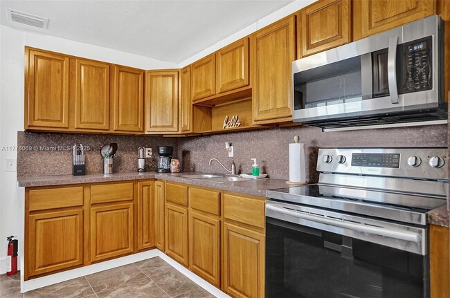 Foto del edificio - 6110 SW 38th St