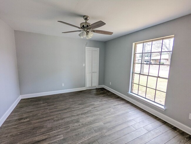 Building Photo - Newly Remodeled South Bossier 4/2 Home