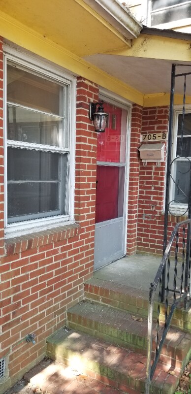 Primary Photo - 705 E Washington Ave