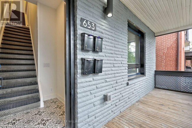 Photo du bâtiment - 653-UN653 Manning Ave