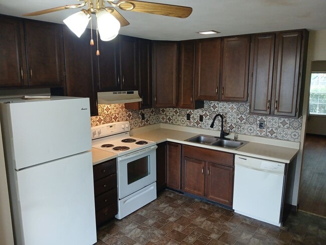 Building Photo - 1701 Northway Dr