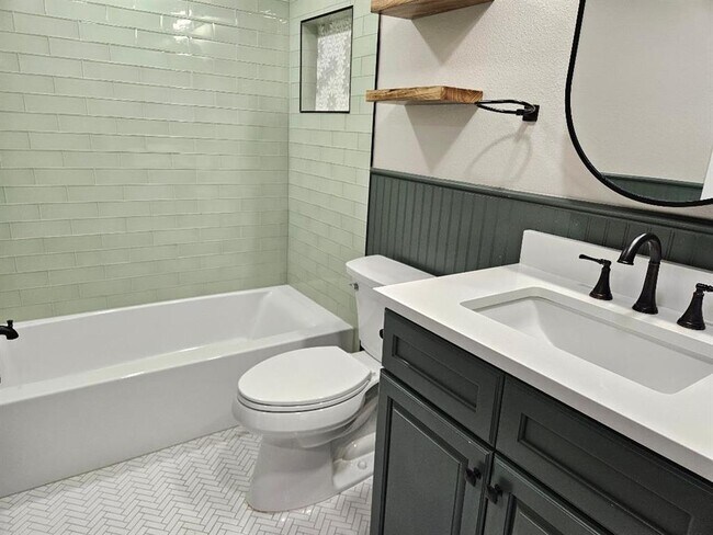 Building Photo - 110 Lexington Rd