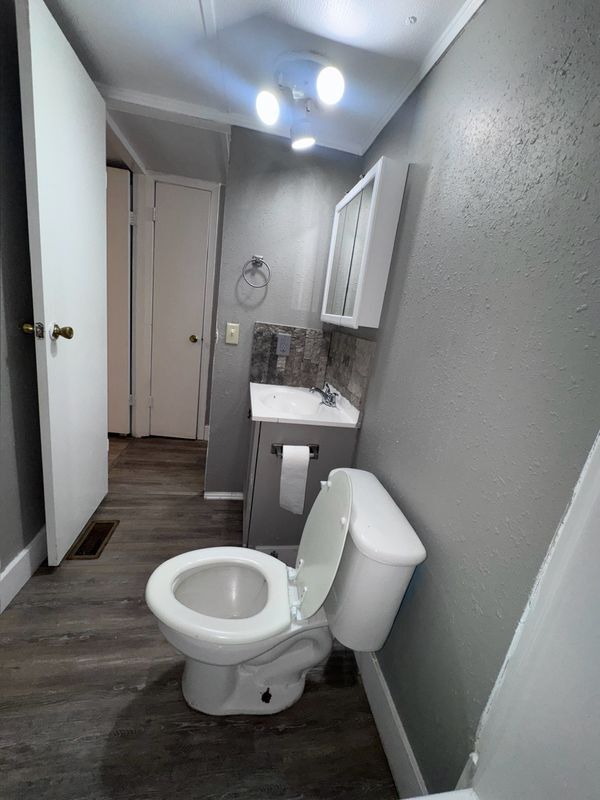 Foto del edificio - 15637 Sims Ln