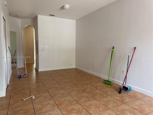 Building Photo - 13232 Old Biscayne Dr
