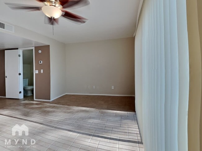 Building Photo - 122 S Hardy Dr