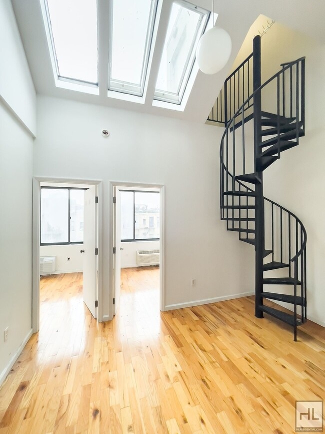 Foto del edificio - MELROSE STREET / Bushwick 3 Bed