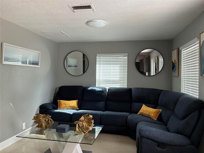 Foto del edificio - 1558 NW 5th Ave