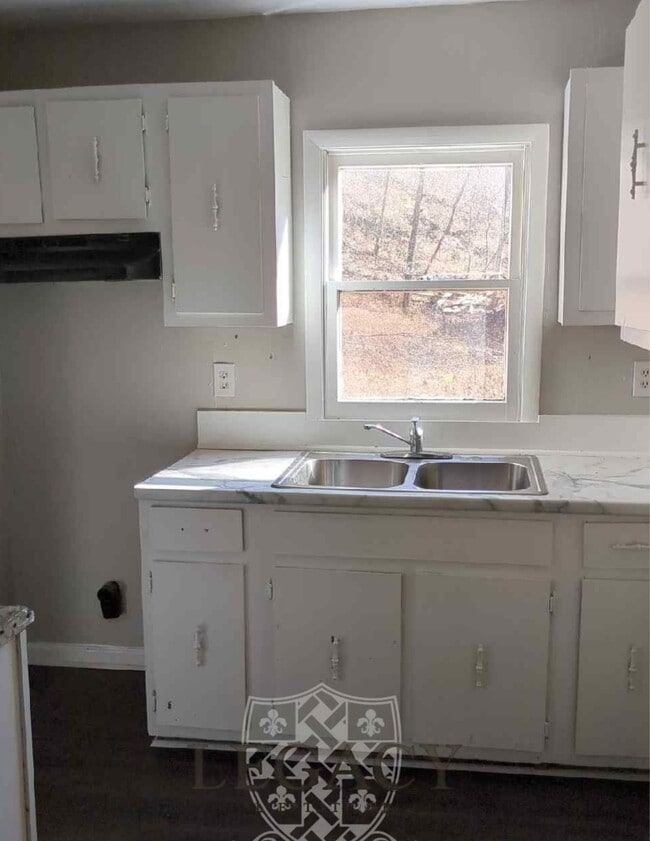 Building Photo - 6684 Cavender Rd