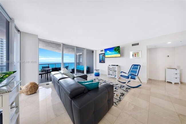 Foto del edificio - 6301 Collins Ave