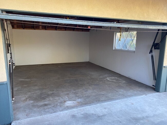Building Photo - Charming Renovated 3-Bedroom Home in Tarza...