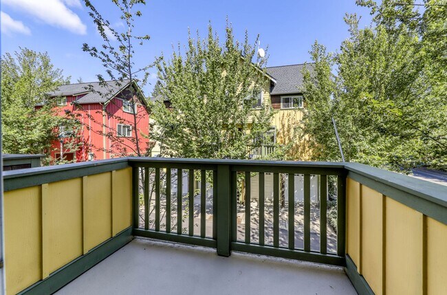 Foto del edificio - August Rent 50% Off  - Courtyards Condominium unit in Town