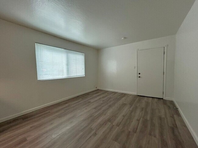 Foto del edificio - Comfortable, cozy 1-bdr right at downtown Shattuck Ave,  in close proximity to the Cal campus.