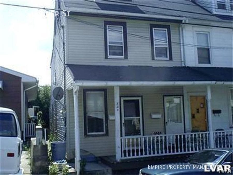 2nd Floor 2 Bedroom/ 1 Bathroom Apartment... House for Rent in