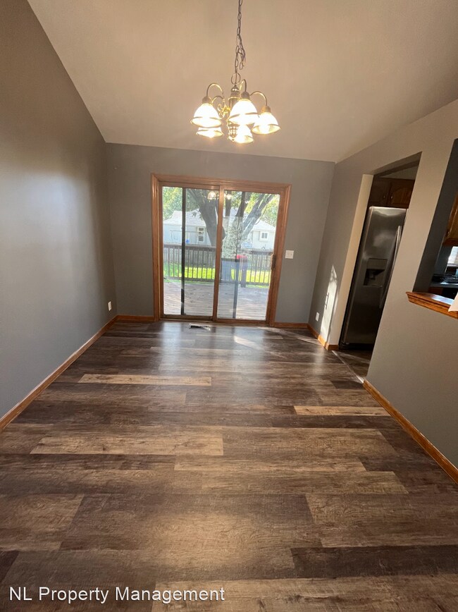 Building Photo - 3 br, 2.5 bath House - 4504 S 147th Street