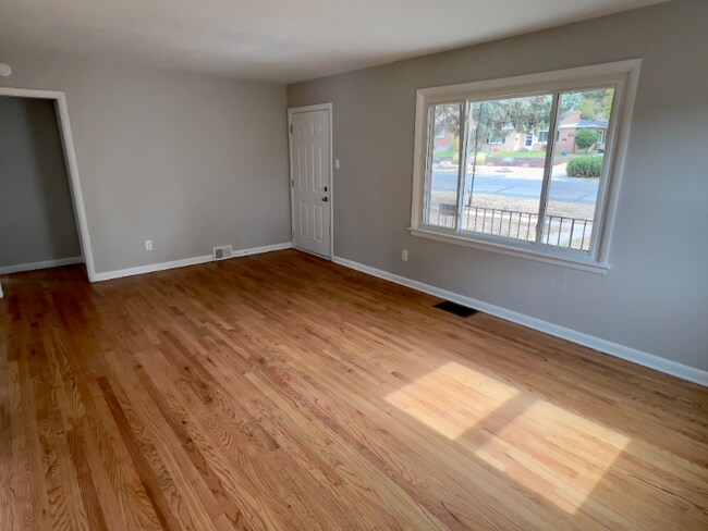 Foto del edificio - 1124 N Meade Ave