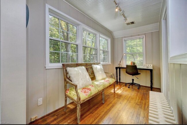 Foto del edificio - 1404 Mallory Ct