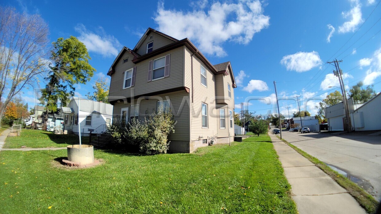 Foto principal - 800 12th St NE