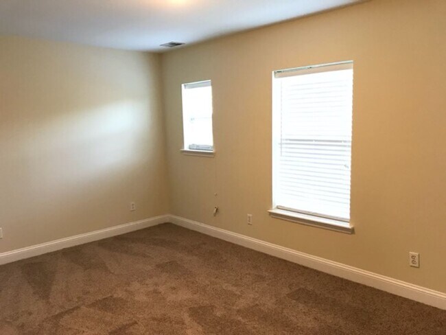 Foto del edificio - 76 Cassandra Ln