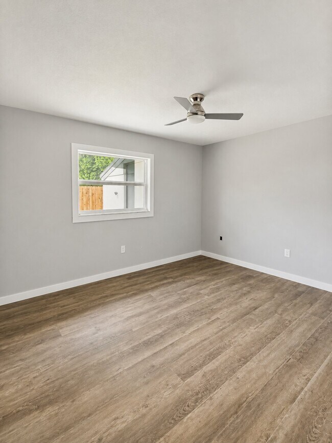 Foto del edificio - 1810 47th Ave Dr W
