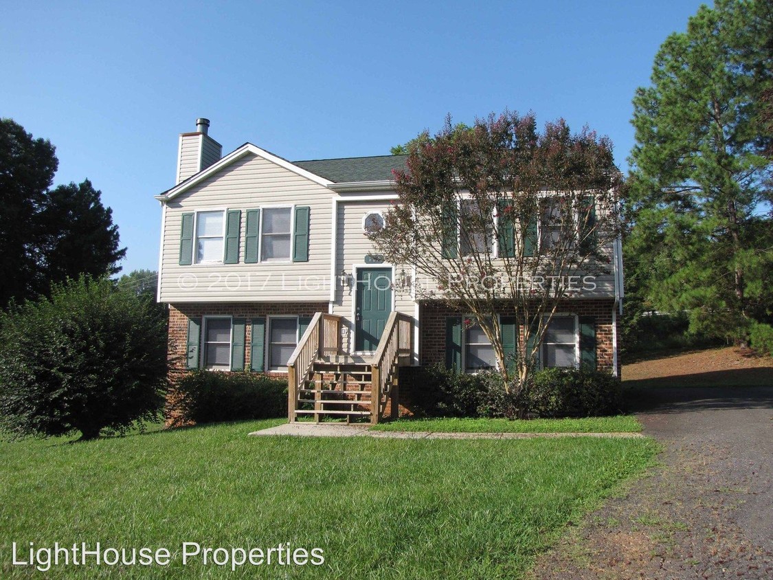 Primary Photo - 100 Whispering Pines Ct
