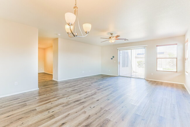 Foto del edificio - 5628 E Emerald Cir