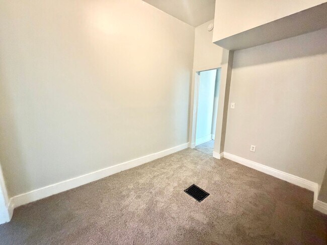 Foto del edificio - 3627 Montgomery Rd