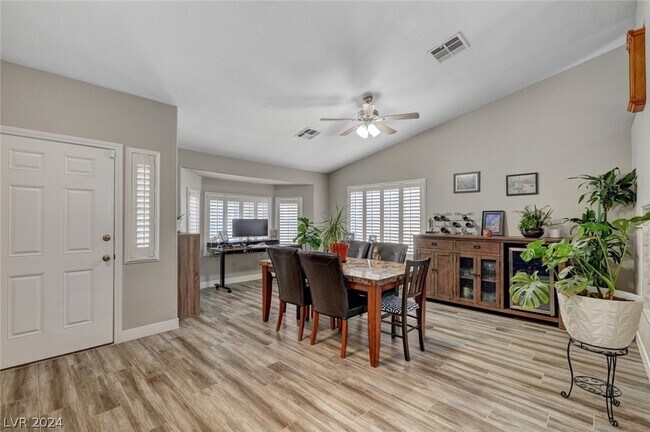 Building Photo - 4020 Forest Knoll Ln