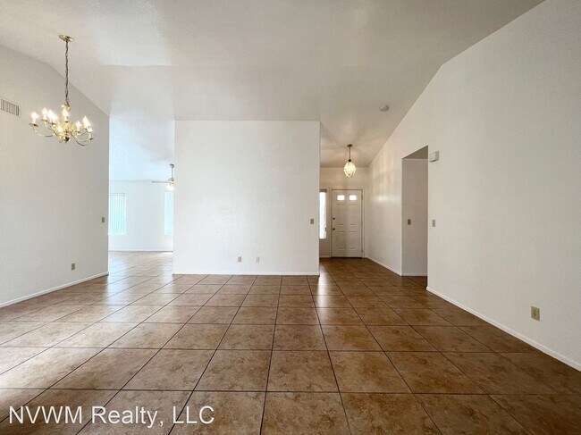 Building Photo - 3 br, 2 bath House - 1233 Lucia Dr