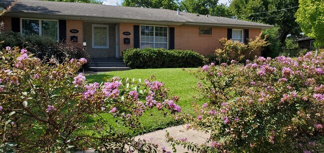 Building Photo - 9530 Ash Creek Dr