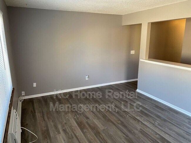 Foto del edificio - 555 N Somerset Terrace